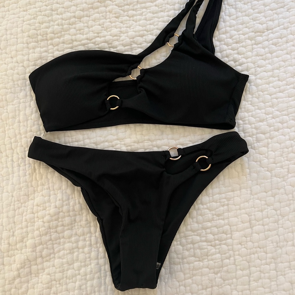 Black bikini